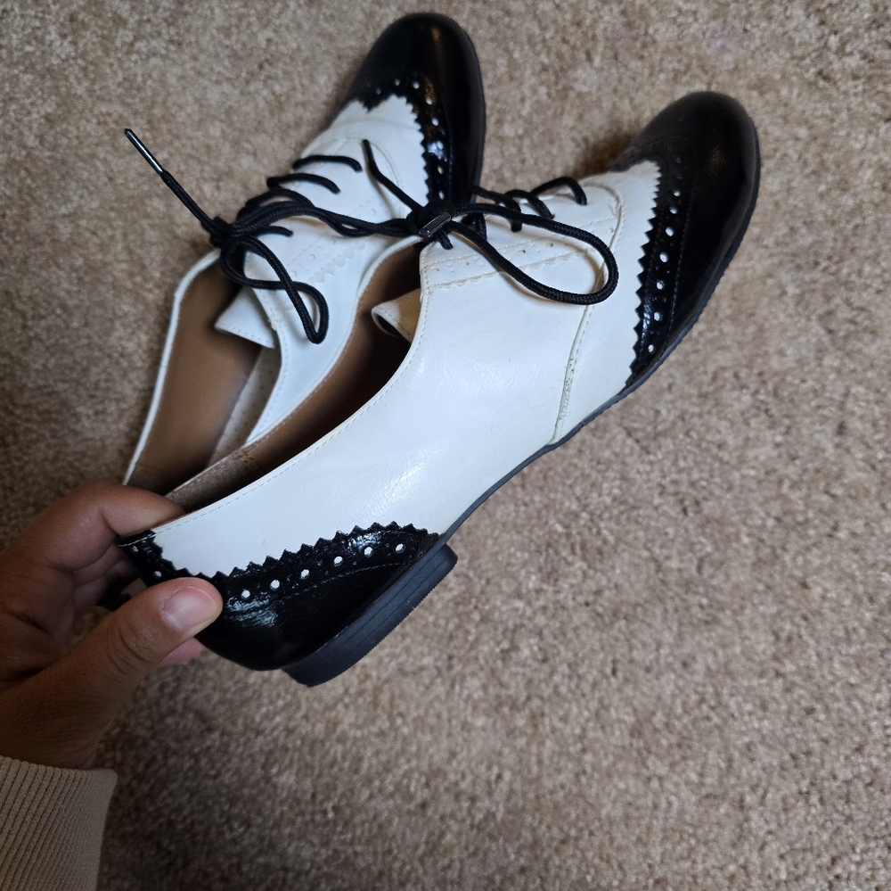 Classic Black and White Women's Oxford Shoes Candies Vintage